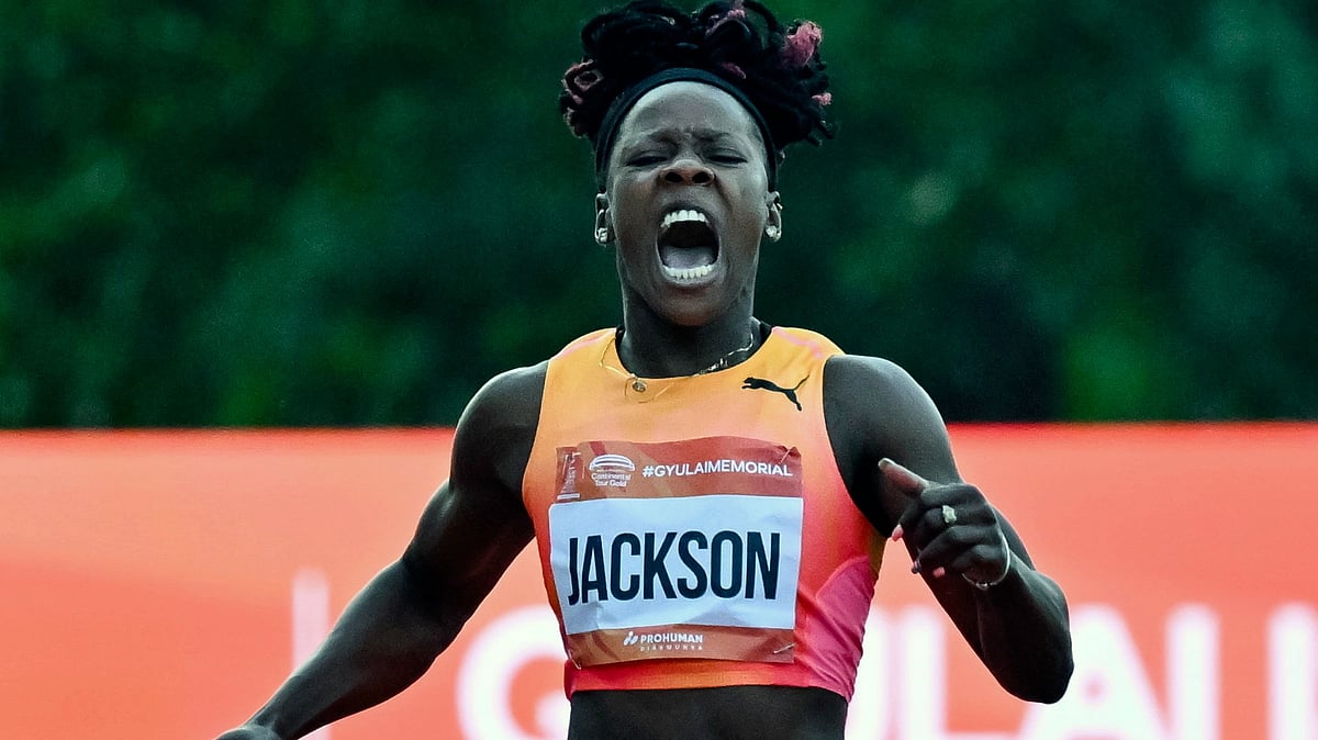 Shericka Jackson, of Jamaica, reacts to an injury during the women's 200 meter event at the Gyulai Istvan Memorial Track and Field Hungarian Grand Prix in Szekesfehervar, Hungary, Tuesday, July 9, 2024.  - (Tamas Vasvari/MTI via AP)